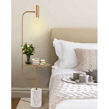 Lâmpadas de piso douradas de design moderno e exclusivo para a iluminação da sala de estar e do hotel